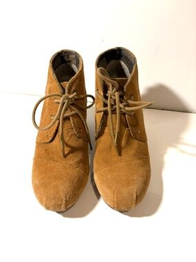Sketchers Tan Suede Wedge Ankle Boots, women’s Sz 8.